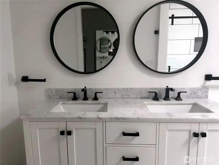 Double vanity in Master bedroom bathroom