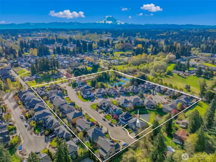 Small, close-knit neighborhood in a fantastic location!