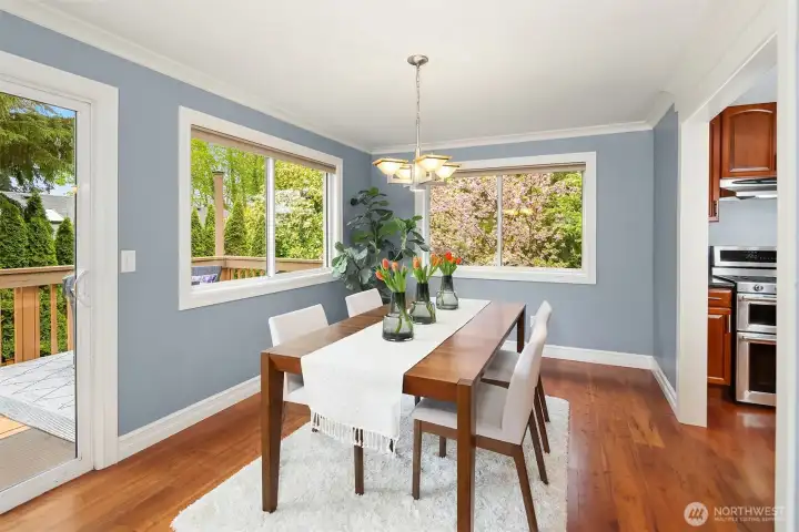 Large bright space for dining