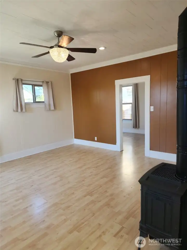 Living room and door to the bedroom.