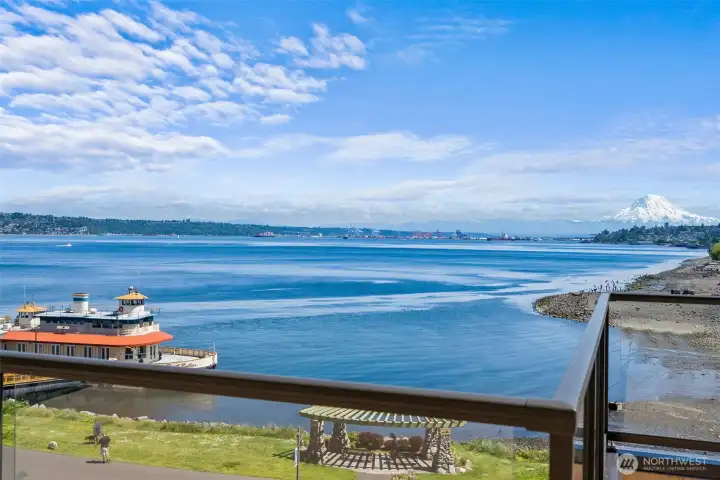 Endless views of ships, sails and sunrises! Endless views of ships, sails and sunrises!