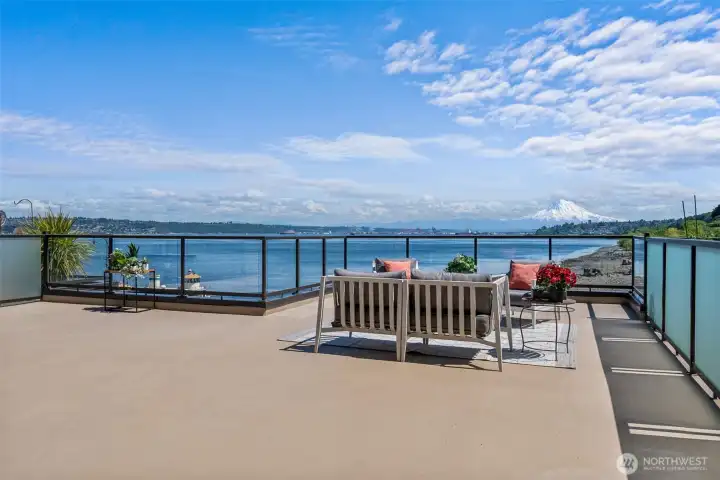 Relax on your VIEW deck...it makes entertaining fabulous. Relax on your VIEW deck...it makes entertaining fabulous.