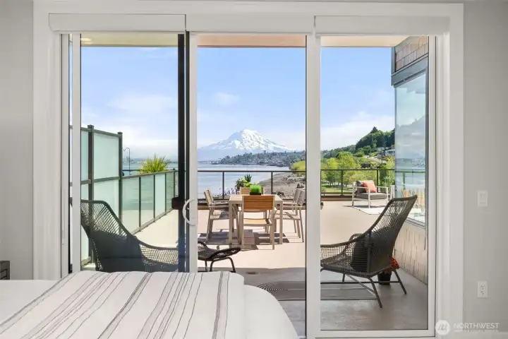 Private deck access extends the primary suite into the morning's first view of the mountain and Sound... an indoor-outdoor sanctuary. Private deck access extends the primary suite into the morning's first view of the mountain and Sound... an indoor-outdoor sanctuary.