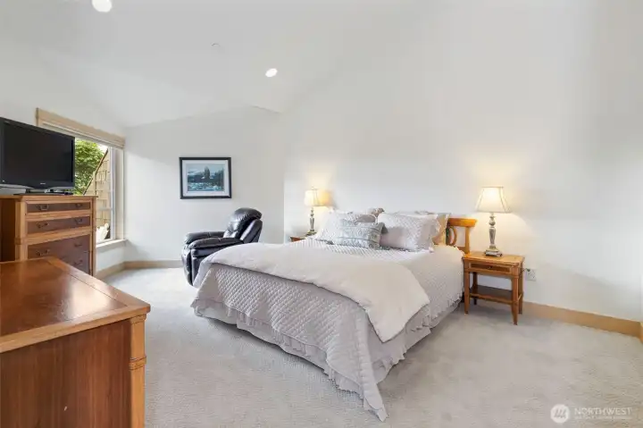 The primary bedroom has vaulted ceilings, view windows and a 5 piece ensuite bathroom.