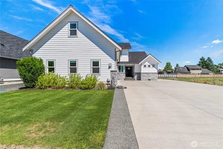Extra long driveway with lots of parking