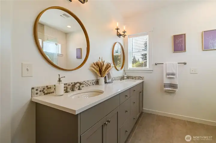 Double sinks in Primary Bath