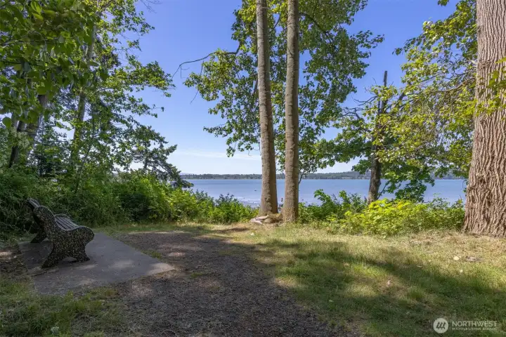 The community beach and Montfort Park are just a short walk away from this home. The community beach and Montfort Park are just a short walk away from this home.