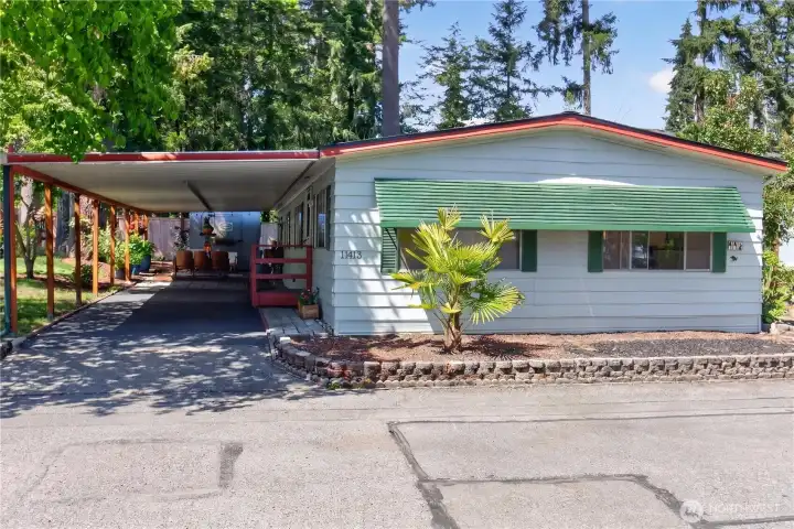 This is a well-kept, updated home in San Souci!