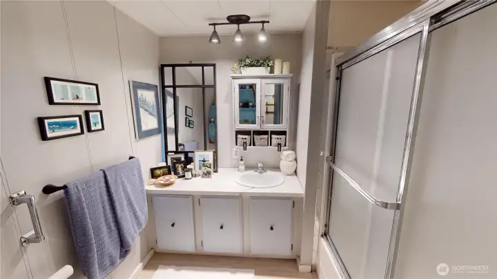 Full guest bath