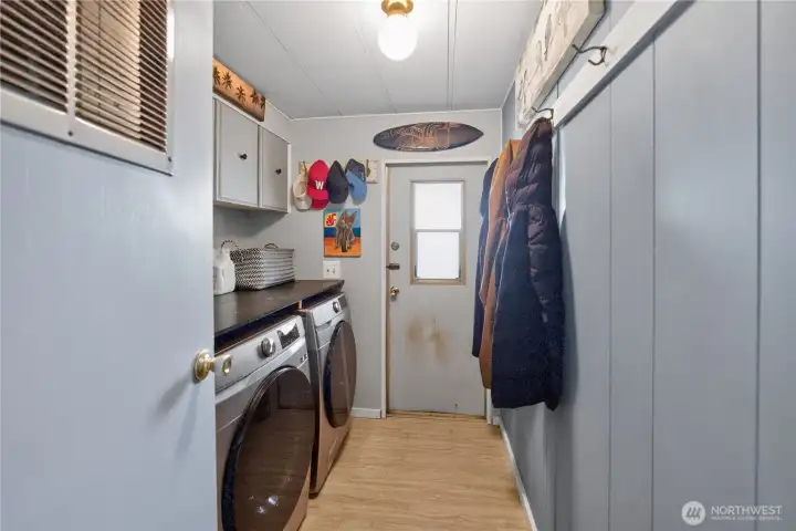 Utility room. Washer and dryer stay!