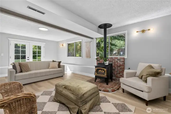 The lower family room provides bonus room to gather and direct access to the backyard, creating an easy flow for everyday living and entertaining. The lower family room provides bonus room to gather and direct access to the backyard, creating an easy flow for everyday living and entertaining.
