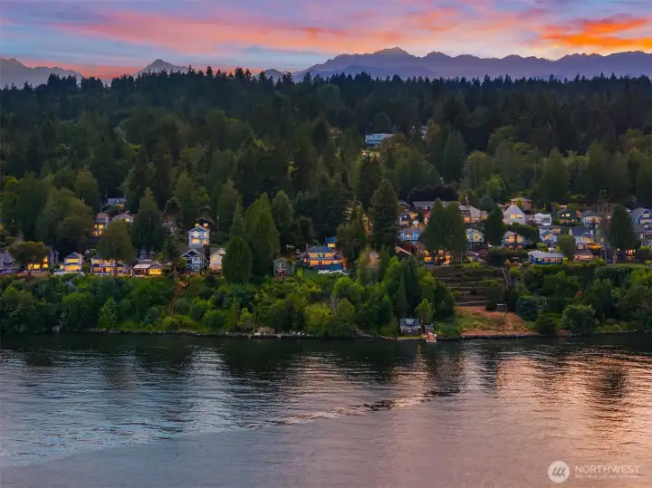 A fantastic waterfront home and neighborhood for an affordable price! A fantastic waterfront home and neighborhood for an affordable price!