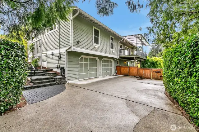 Driveway/Garage