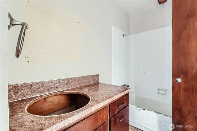 Full Bathroom