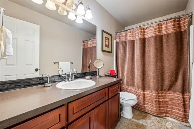 Hallway Full Bath
