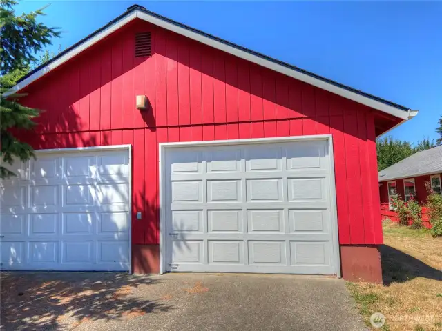 Detached Garage/shop