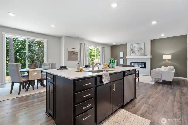 Super smart layout in this kitchen -plenty of counterspace for the chef.