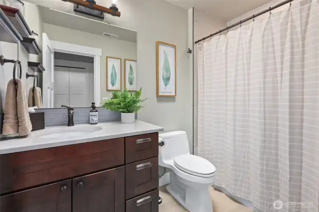 Main bathroom for guests and 2nd bedroom.