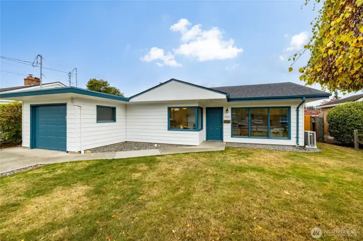 Welcome to 1708 S 14th Mount Vernon WA. Just steps away from Hillcrst Park.