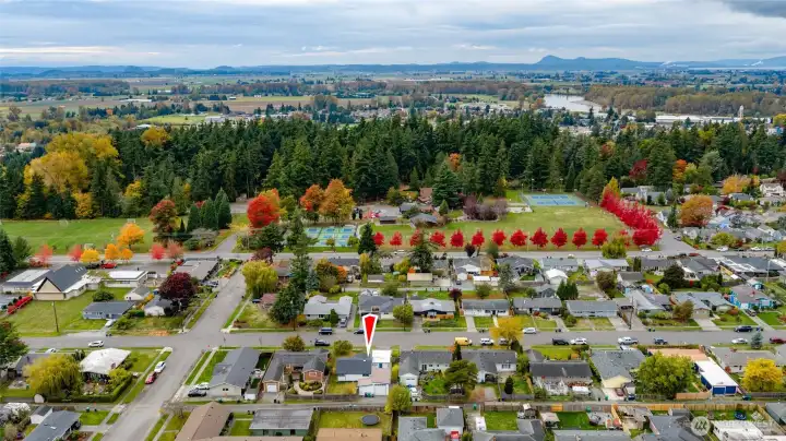 In the beautiful neighborhood of Hillcrest Park, this house sits just around the corner from this beautiful neighborhood park.