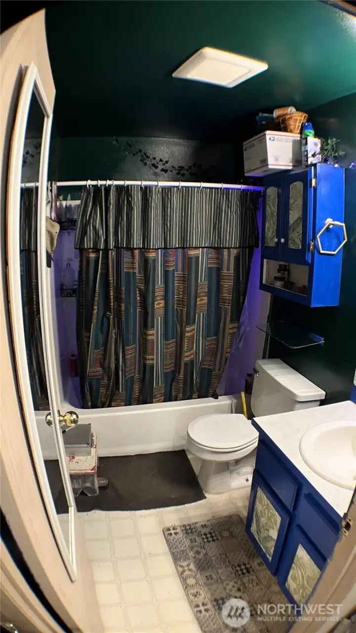 Main bathroom upstairs