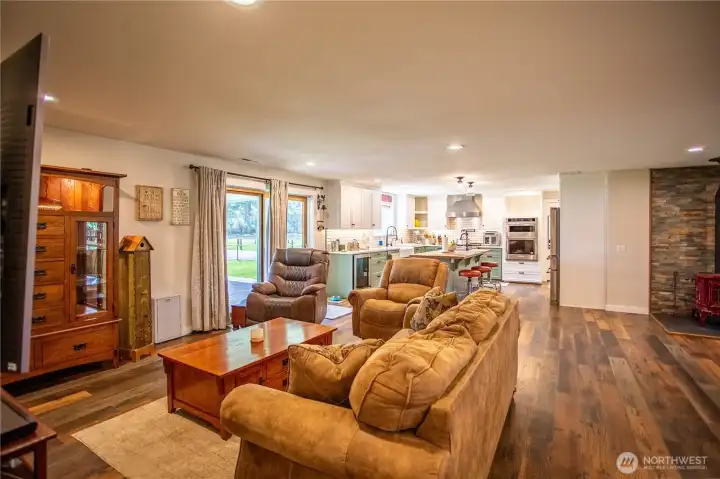 Open floor plan family room/kitchen