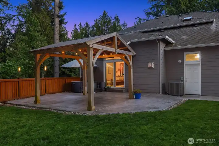 Hot tub & gazebo