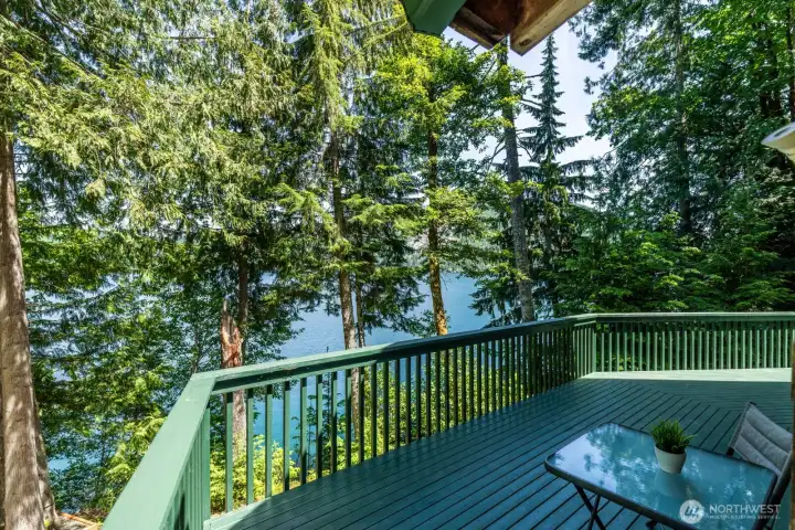 Imagine traquil mornings watching the stillness of the calm lake.  Outdoor  propane heaters convey with the sale of the house means that you can continue enjoying your deck even in the autumn months.