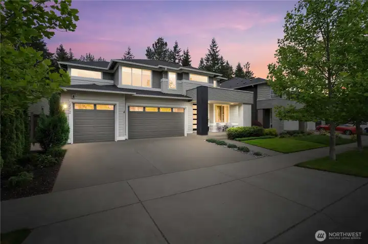 Welcome to this thoughtfully designed & perfectly located MainVue in the heart of Tehaleh
