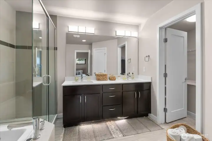 En-suite 5 piece Primary Bathroom En-suite 5 piece Primary Bathroom