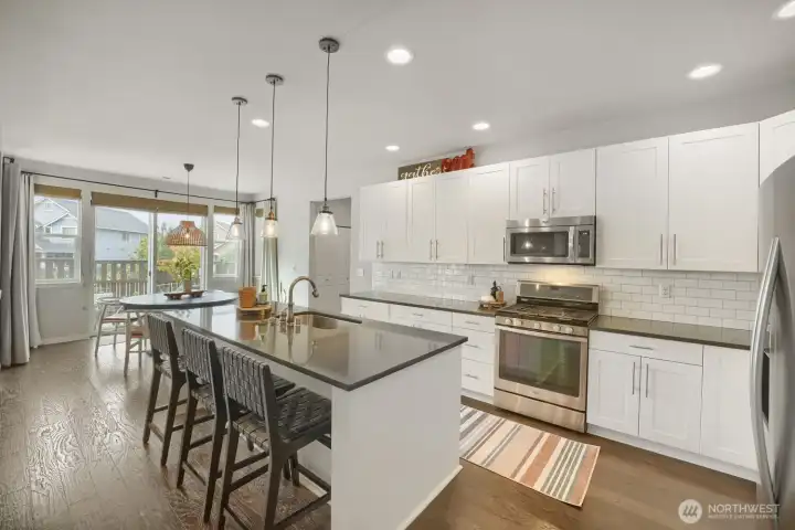 Stylish finishes and plenty of prep space.