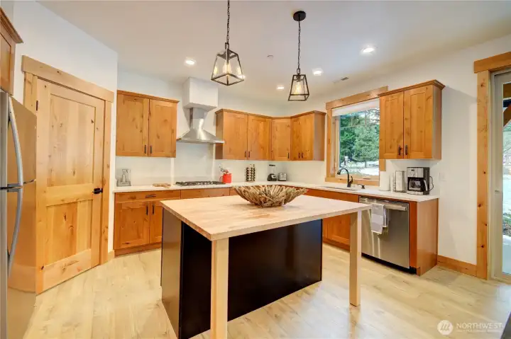 Tons of cabinets and walk in pantry Tons of cabinets and walk in pantry