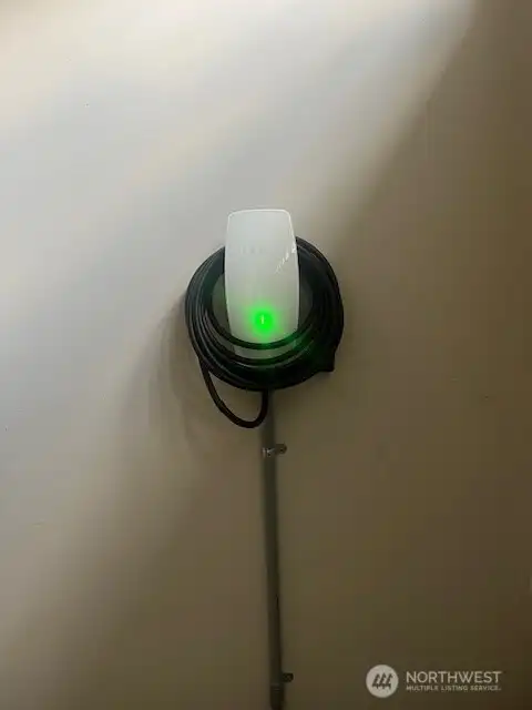 Tesla universal charger Tesla universal charger