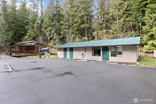 Comfort station with bathrooms, showers and laundromat.