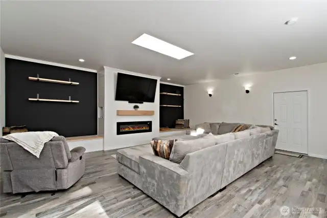 spacious family off kitchen