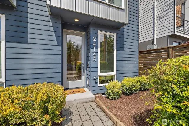 Beautiful Ballard Townhouse, freshly painted interior and ready for new owners to enjoy!