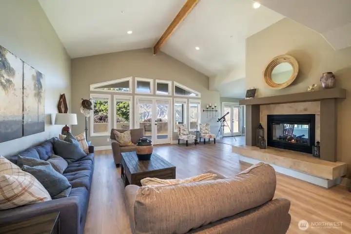 Open living room with vaulted ceilings