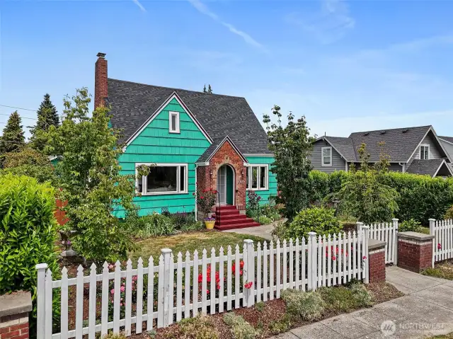 White Picket Fence adds Curb Appeal