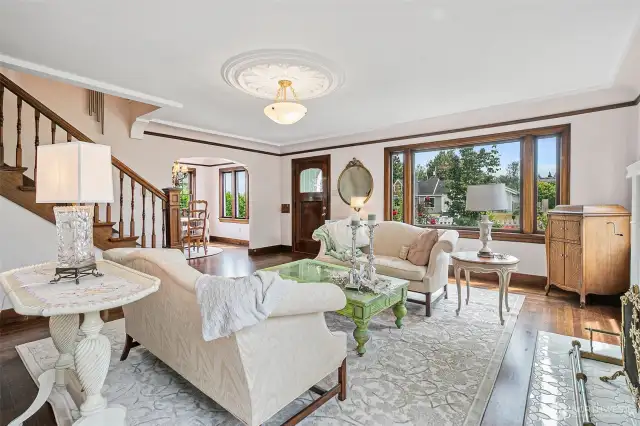 Decorative Ceiling & Curved Entry Ways