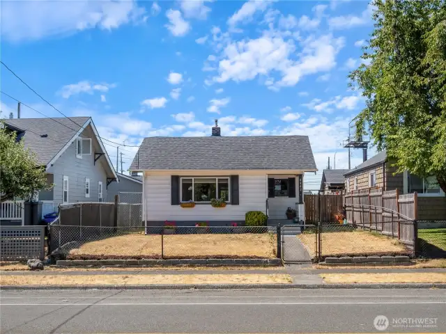 Close to restaurants, stores and necessities, this home is waiting for you!