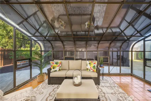 400 sq ft - second living area? Sunroom? Solarium?
