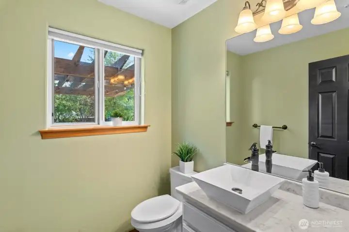 Lower level 1/2 bathroom