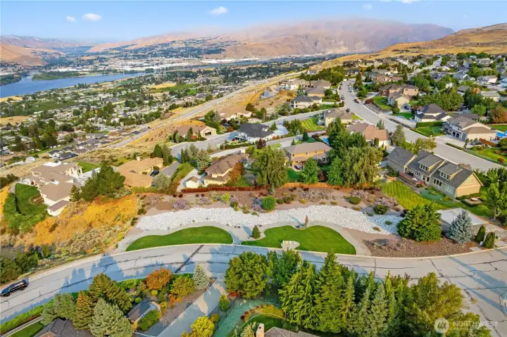 Community Park and views of the Enchantments and Columbia River.