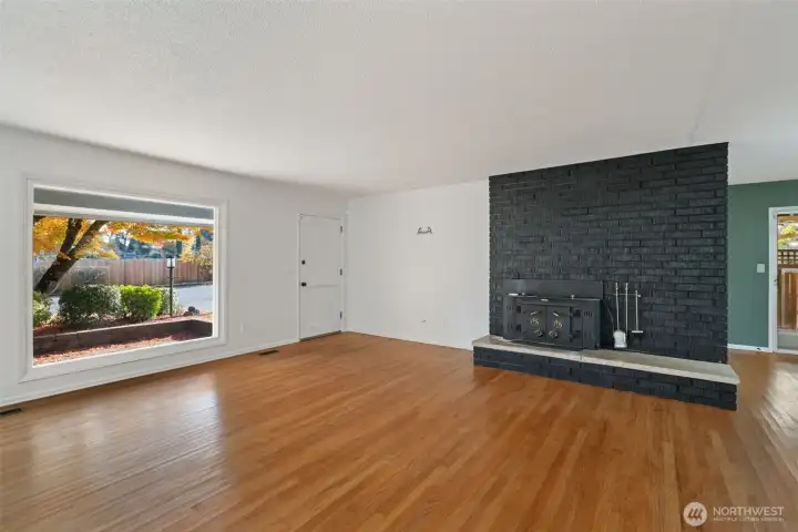 Living Room with fireplace