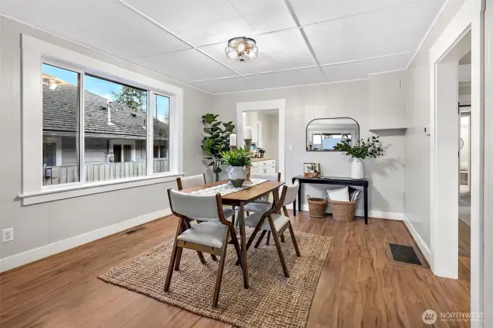 Large dining room, perfect for hosting dinner parties.