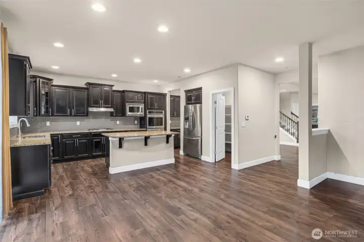 Lovely kitchen with double convection ovens!
