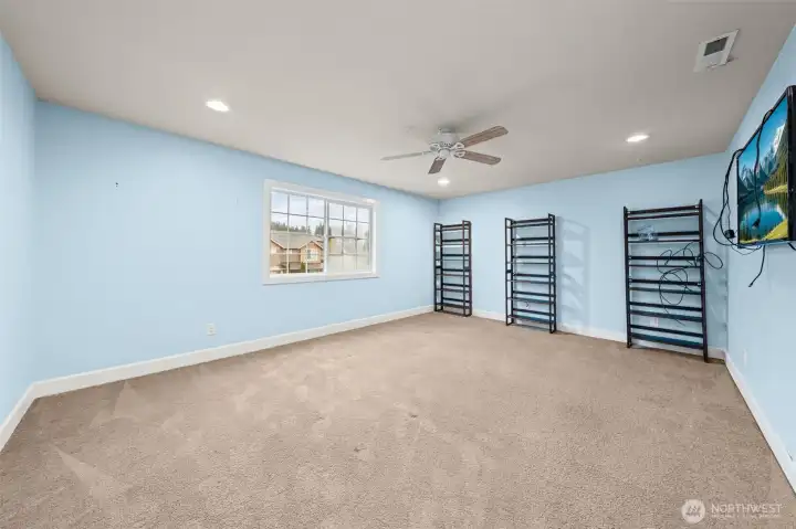 Love this BIG Bonus room