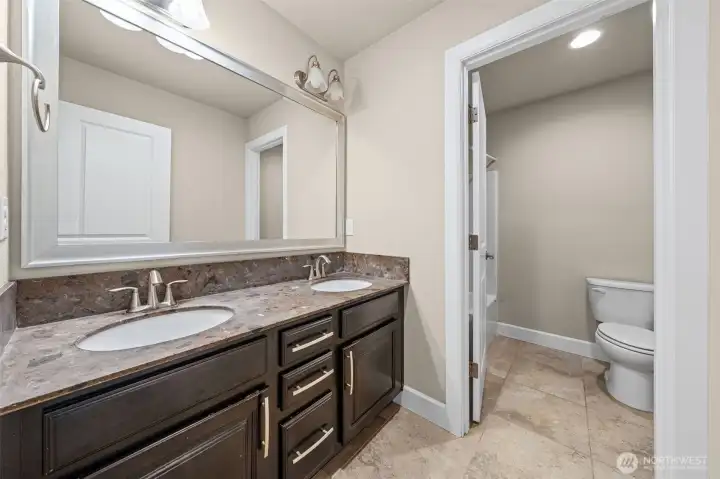 Upstairs bathroom for all~