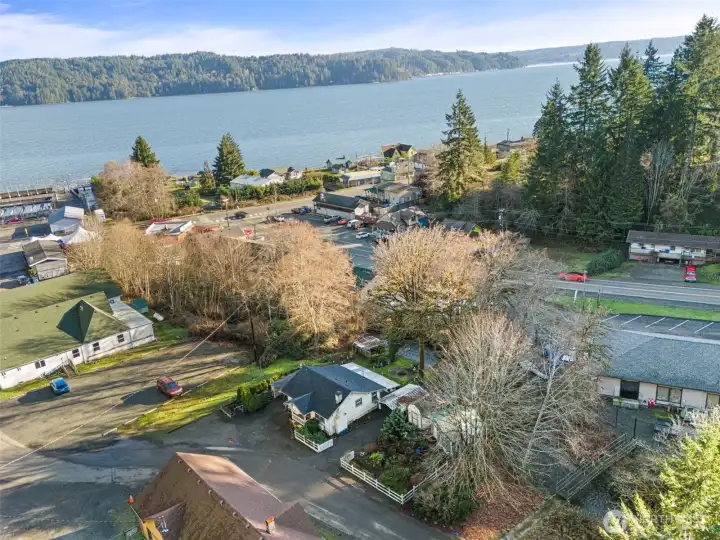 Take advantage of all the dining, recreation, and charm Hoodsport has to offer.