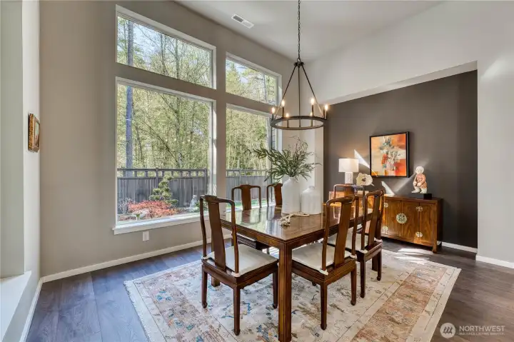 Such an elegant dining space with room for the whole family.